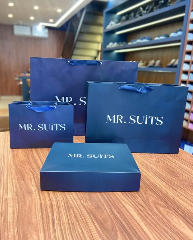 Sacolas e caixa MR. SUITS